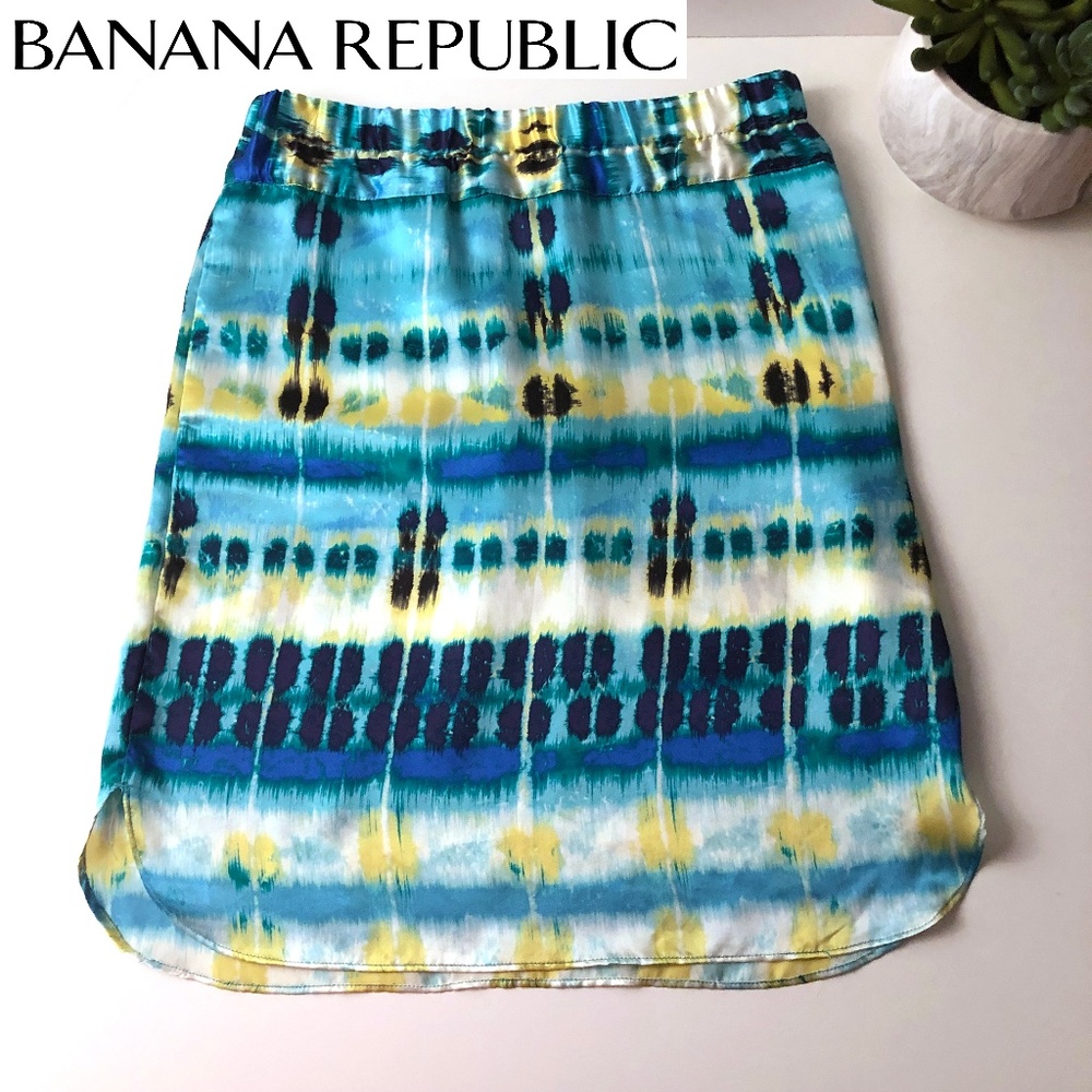 Banana Republic Silk Skirt Size 4 Blue Watercolor